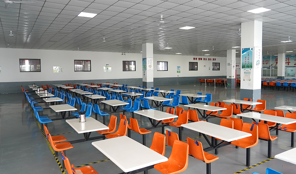 学校食堂-花样繁多、特色小吃